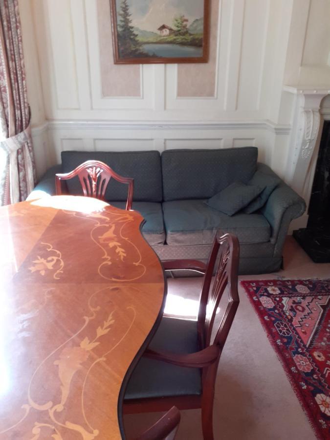 Apartment La South London